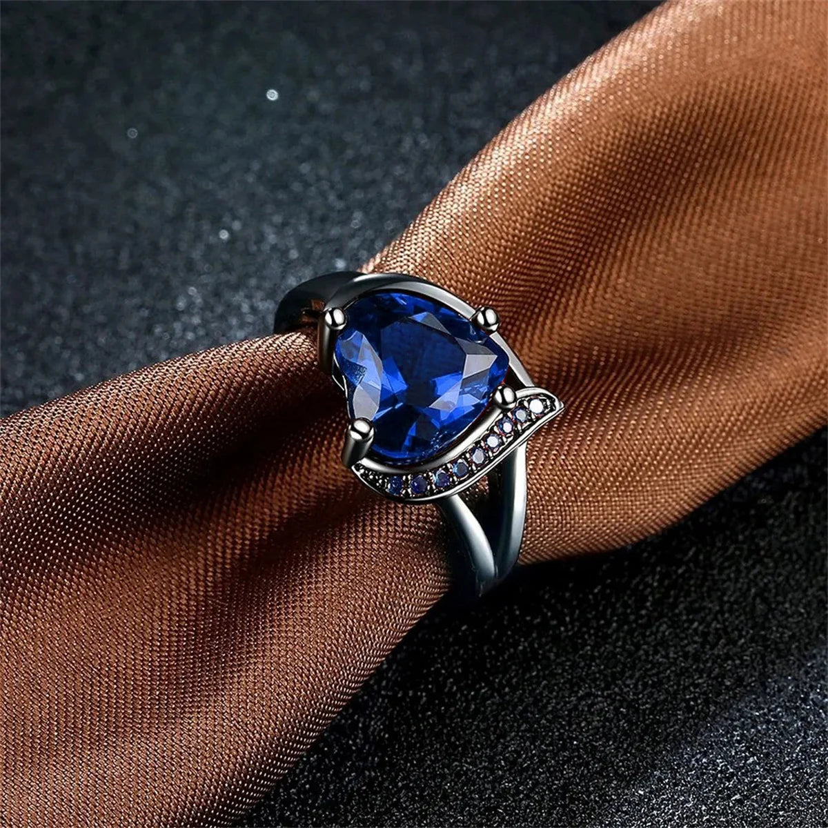 Fashion Couple Rings Romantic Women Heart Blue Rhinestones Zircon Ring Men Stainless Steel Celtic Dragon Ring Wedding Jewelry